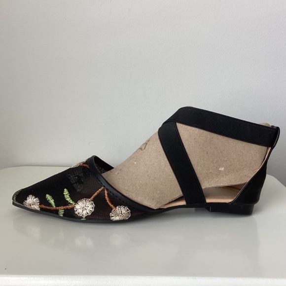 Ankle Strap Flats with Embroidered Floral Pattern Details - EUR 37 - Picture 10 of 12